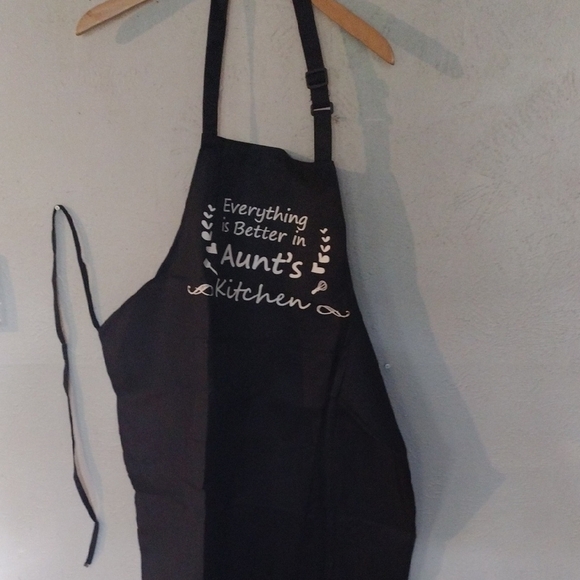 Black Apron – “Everything is Better in Aunt’s Kitchen” | Unused, Charming Gift - Picture 2 of 3